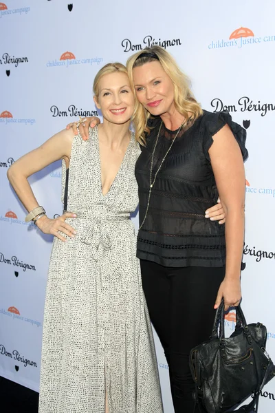 Kelly Rutherford, Natasha Henstridge — Stockfoto