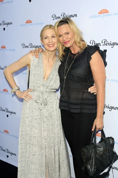 Kelly Rutherford, Natasha Henstridge — Stockfoto