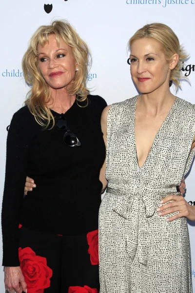 Melanie Griffith, Kelly Rutherford — Stock Photo, Image