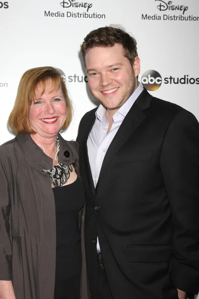 Harry Ford, con su madre — Foto de Stock