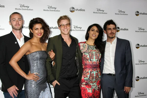 Jake McLaughlin, Priyanka Chopra, Graham Rogers, Yasmine Al Massri, Tate Ellington — Stock Photo, Image