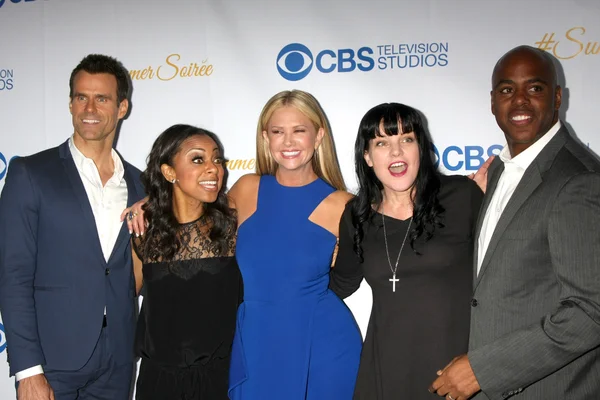 Cameron Mathison, Nischelle Turner, Nancy O 'Dell, Pauley Perrette, Kevin Frazier — Fotografia de Stock