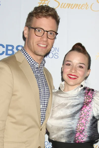 Barrett Foa, Renee Felice Smith — Stock Photo, Image