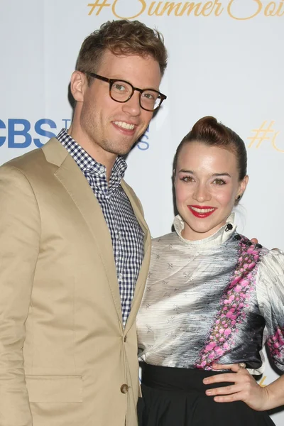 Barrett Foa, Renee Felice Smith — Stock Photo, Image