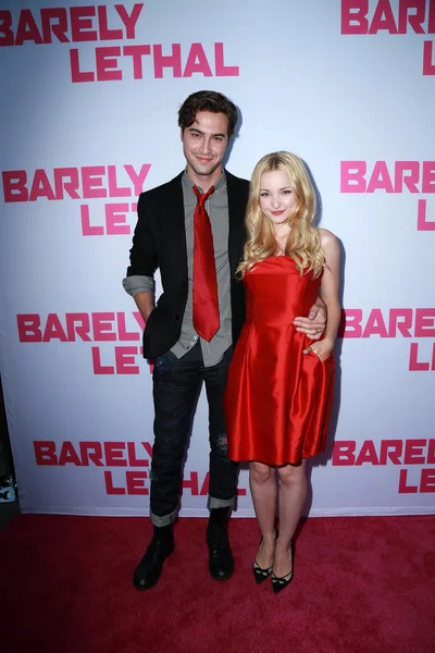 Ryan Mccartan, Dove Cameron — Stockfoto