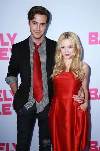 Ryan Mccartan, Dove Cameron — Stockfoto