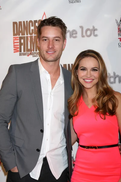 Justin Hartley, Chrishell Stause — Zdjęcie stockowe