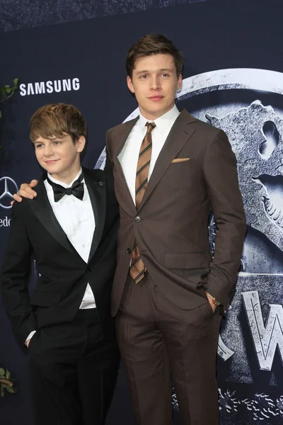 Ty Simpkins, Nick Robinson — Zdjęcie stockowe