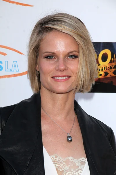 Joelle Carter — Photo