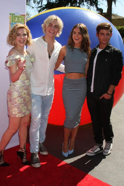 Grazia phipps, ross lynch, maia mitchell, garrett clayton — Foto Stock