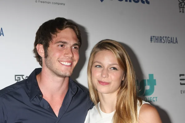 Blake Jenner, Melissa BenoistLos Angeles - Jun 30: Blake Jenner, Melissa Benoist na šesté výroční žízeň Gala v Beverly Hilton Hotel na 30 června 2015 v Beverly Hills, Ca — Φωτογραφία Αρχείου