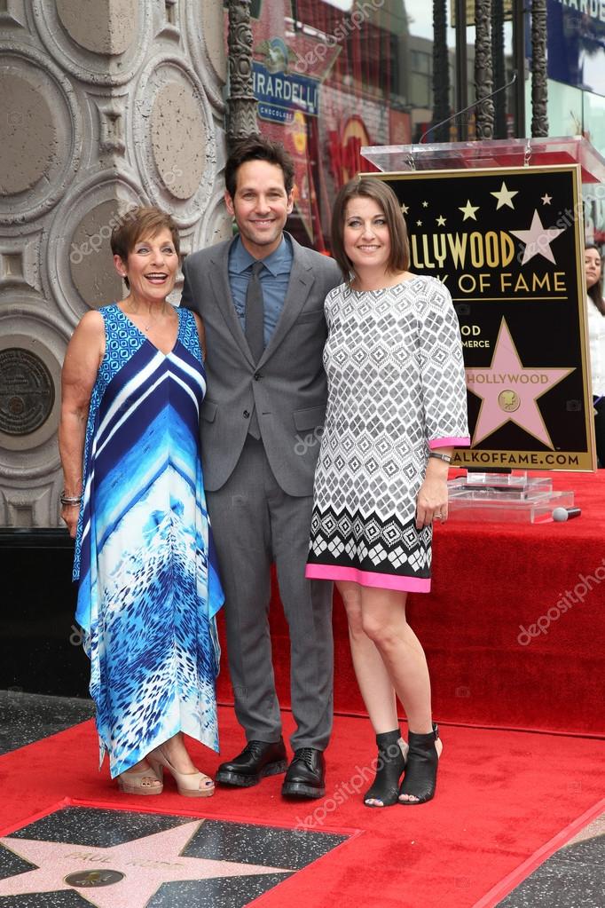 Paul Rudd, Mother, Sister Stock Editorial Photo © Jean_Nelson 76940861