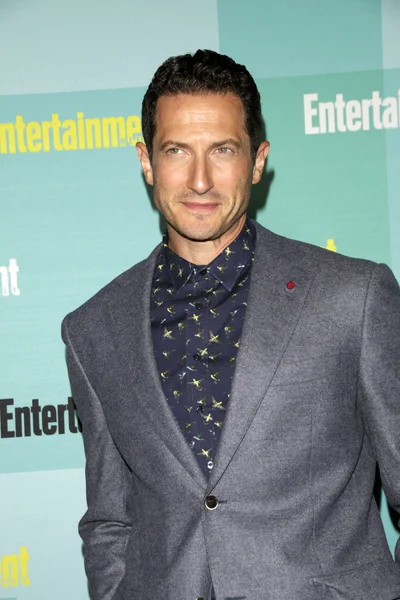 Sasha Roiz — Foto Stock