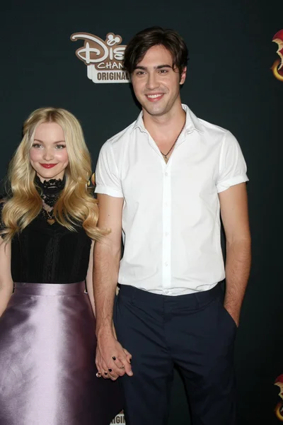 Dove Cameron, Ryan Mccartan — Stockfoto