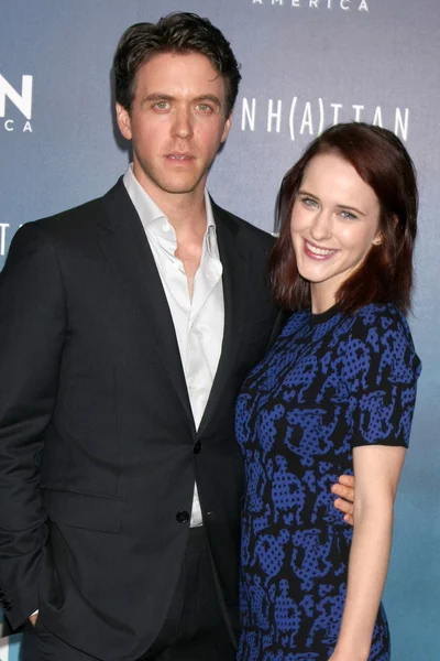 Ashley Zukerman, Rachel Brosnahan — Stock Photo, Image