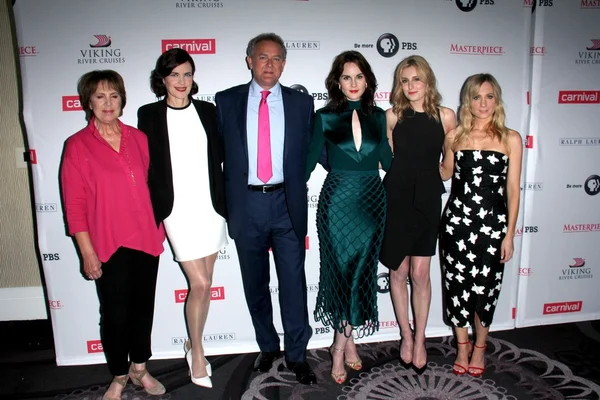 Penelope Wilton, Elizabeth McGovern, Hugh Bonneville, Michelle Dockery, Laura Carmichael, Joanne Froggatt — Stock Photo, Image