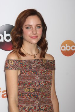 Haley rammrenkli arka plan ile yeşil çimen