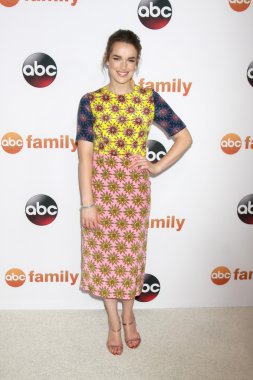 Elizabeth Henstridge