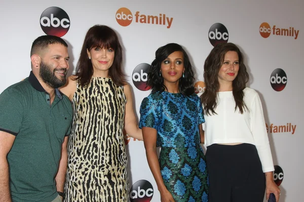 Guillermo Diaz, Bellamy Young, Kerry Washington, Katie Lowes — Stock Photo, Image