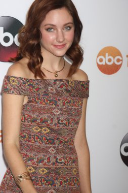 Haley rammrenkli arka plan ile yeşil çimen