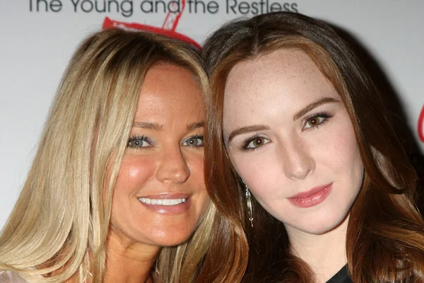 Sharon Case, Camryn Grimes — Stock fotografie