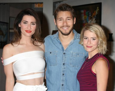 Jacqueline MacInnes Wood, Scott Clifton, Linsey Godfrey