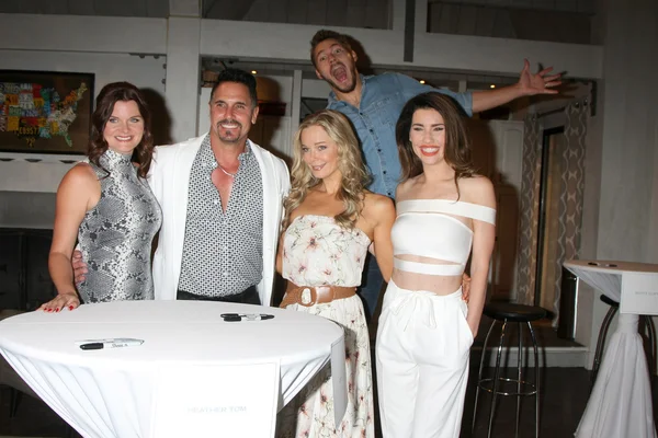 Heather Tom, Don DIamont, Jennifer Gareis, Scott Clifton, Jacqueline McInnes Wood — Stock Photo, Image