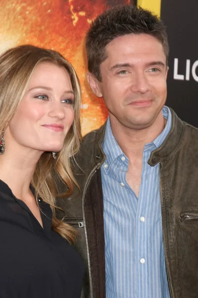 Ashley Hinshaw, Topher Grace — Zdjęcie stockowe