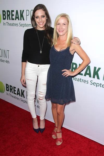 Carly Chaikin, Angela Kinsey — Stockfoto