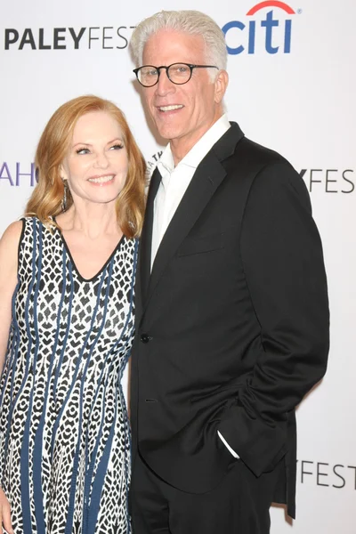 Marg Helgenberger, Ted Danson —  Fotos de Stock