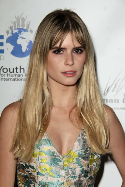 Herečka Carlson Young — Stock fotografie