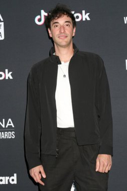 Scott Harris, 12 Ekim 2025 'te Los Angeles' ta Skirball Center 'da Kuzey Amerika Savaşçı Ödülleri' nin Şarkı Yazarları Ödülü 'nde.