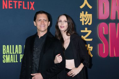 Clifton Collins Jr., Bailee MyKell Cowperthwaite, 14 Ekim 2025 tarihinde Los Angeles, CA 'da bulunan Mısır Tiyatrosu' nda Los Angeles 'ın Los Angeles' taki Küçük Oyuncunun Şarkısı 'nda.
