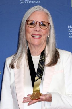 Jane Elliot 52. Gündüz Emmy Ödülleri 'nde - Kazananlar 17 Ekim 2025' te Dena Otel 'de yürür, Pasadena, CA