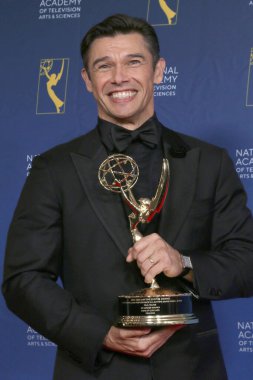 Paul Telfer, 52. Gündüz Emmy Ödülleri 'nde - Kazananlar 17 Ekim 2025 tarihinde Pasadena, CA