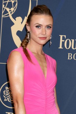 Hayley Erin 17 Ekim 2025 'te Pasadena' daki 52. Gündüz Emmy Ödülleri Kongresi 'ne geldi.