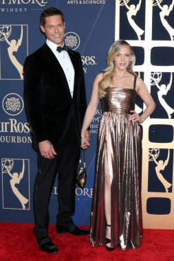 Justin Bruening, Alexa Havins 17 Ekim 2025 'te Pasadena' daki 52. Gündüz Emmy Ödülleri Kongresi 'ne geldi.