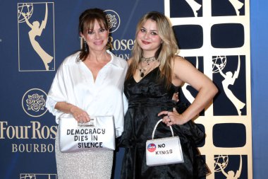 Nancy Lee Grahn, Kate Grahn 17 Ekim 2025 'te Pasadena' daki 52. Gündüz Emmy Ödülleri 'nde Pasadena Kongre Merkezi' ne geldi.