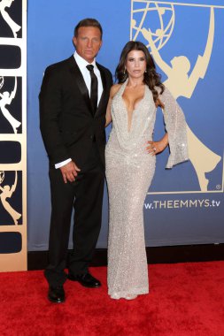 Steve Burton, Michelle Lundstrom 17 Ekim 2025 'te Pasadena' daki 52. Gündüz Emmy Ödülleri Kongresi 'nde.