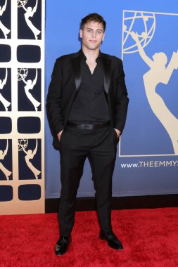 17 Ekim 2025 'te Pasadena Kongre Merkezi' ndeki 52. Gündüz Emmy Ödülleri 'nde Morrow Ekibi.