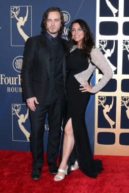 Jonathan Jacksdon, Lisa Vultaggio 17 Ekim 2025 'te Pasadena' daki 52. Gündüz Emmy Ödülleri Kongresi 'ne geldi.