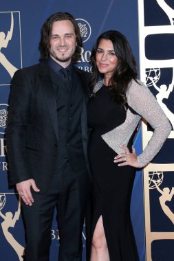 Jonathan Jacksdon, Lisa Vultaggio 17 Ekim 2025 'te Pasadena' daki 52. Gündüz Emmy Ödülleri Kongresi 'ne geldi.