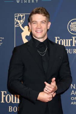 Lucas Adams, Pasadena Kongre Merkezi 'ndeki 52. Gündüz Emmy Ödülleri' nde 17 Ekim 2025 'te, CA