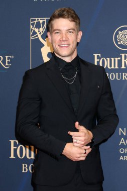Lucas Adams, Pasadena Kongre Merkezi 'ndeki 52. Gündüz Emmy Ödülleri' nde 17 Ekim 2025 'te, CA