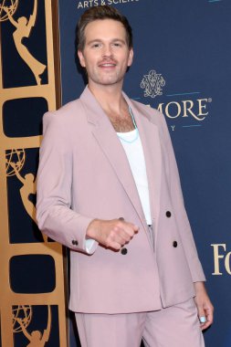 Van Hansis, 17 Ekim 2025 'te Pasadena Kongre Merkezi' nde 52. Gündüz Emmy Ödülleri 'nde.