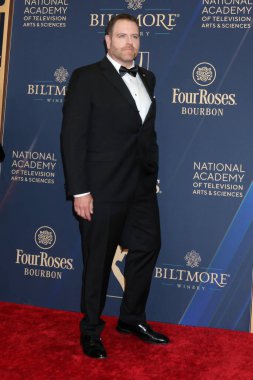 Josh Gates, Pasadena Kongre Merkezi 'ndeki 52. Gündüz Emmy Ödülleri' nde 17 Ekim 2025 'te Pasadena, CA