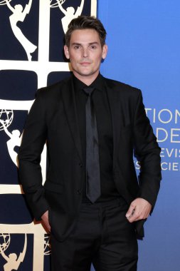 Mark Grossman, 17 Ekim 2025 'te Pasadena Kongre Merkezi' ne 52. Gündüz Emmy Ödülleri 'nde geldi.