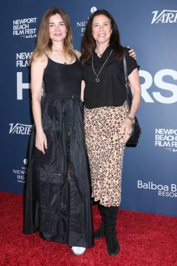 Betsy Brandt, Mimi Rogers 2025 Newport Sahili Film Festivali 'nde 19 Ekim 2025' te Balboa Körfezi Kulübü 'nde onurlandırıldı.