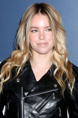 Milly Alcock, 2025 Newport Plaj Film Festivali 'nde 19 Ekim 2025' te Balboa Bay Club 'da, CA