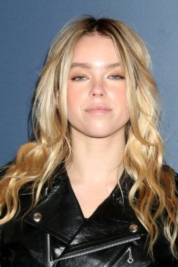 Milly Alcock, 2025 Newport Plaj Film Festivali 'nde 19 Ekim 2025' te Balboa Bay Club 'da, CA